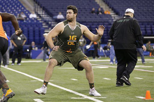 OL Gabe Ikard (OU, 2014)